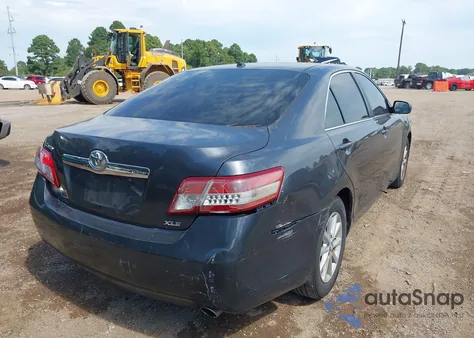 2010 Toyota Camry Xle z USA, uszkodzony, nr VIN 4T4BF3EK9AR079120